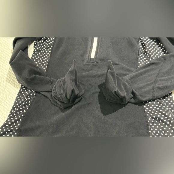 Lululemon: Women’s Half Zip-Up Long Sleeve Top- Size 8 (Older Version) - Picture 5 of 12